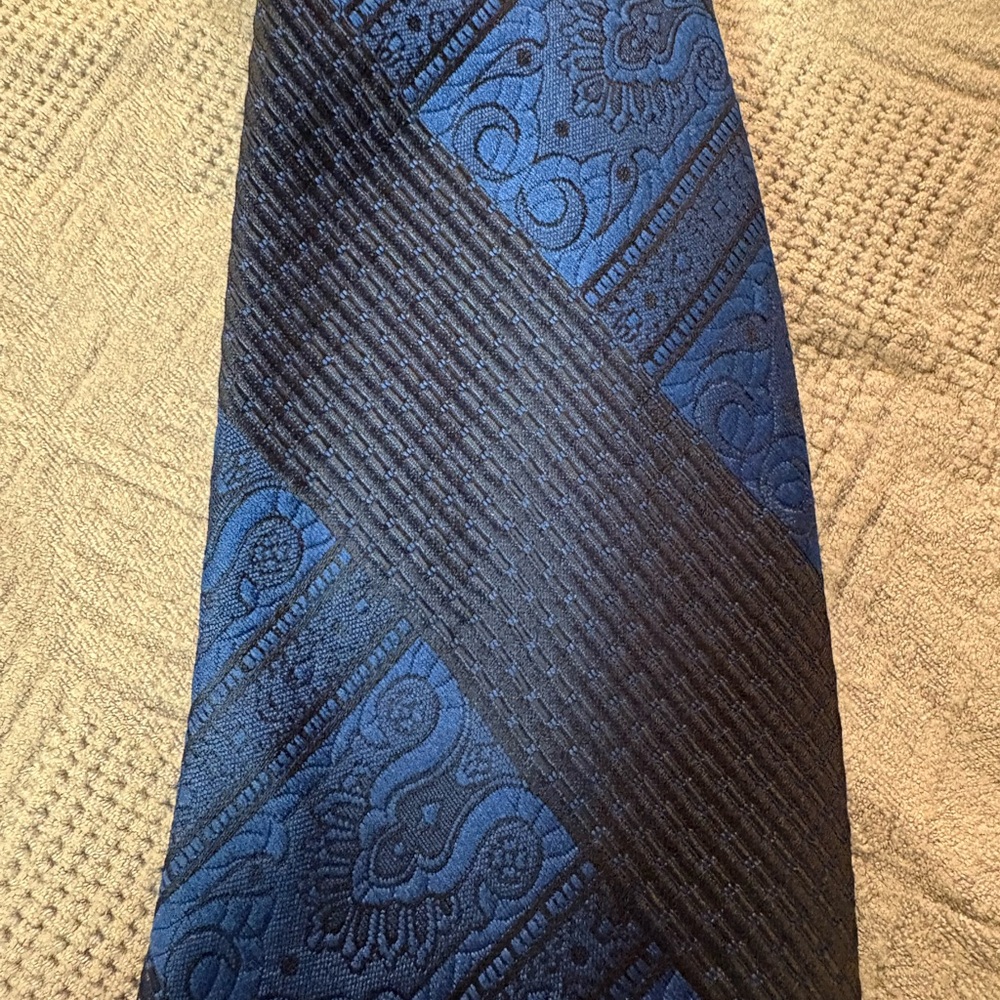 Stunning Blue Patterned Men's Lilly Dache’ Tie - Picture 5 of 11